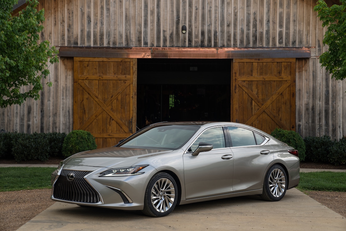 First Drive: 2019 Lexus ES 350 | TheDetroitBureau.com